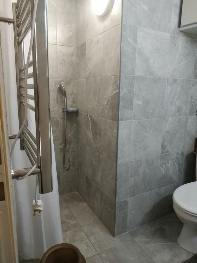 Studio Apt Great Location Heart Of Downtown District Lägenhet Haifa Exteriör bild