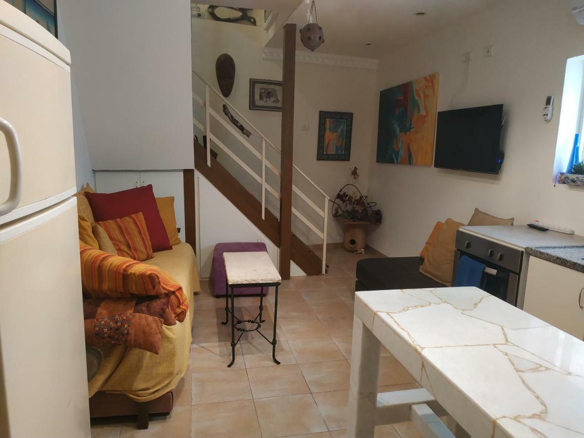Studio Apt Great Location Heart Of Downtown District Lägenhet Haifa Exteriör bild