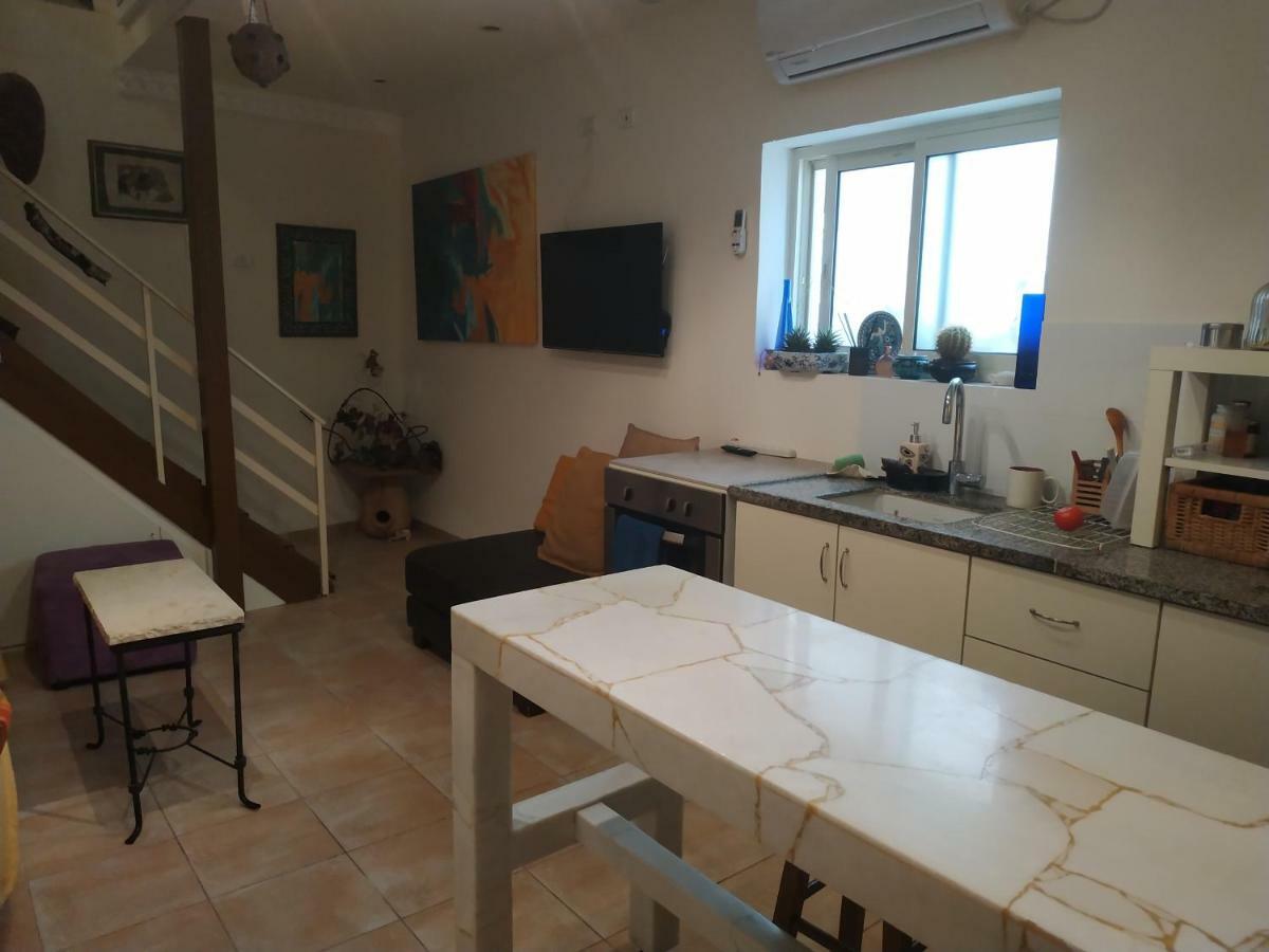 Studio Apt Great Location Heart Of Downtown District Lägenhet Haifa Exteriör bild